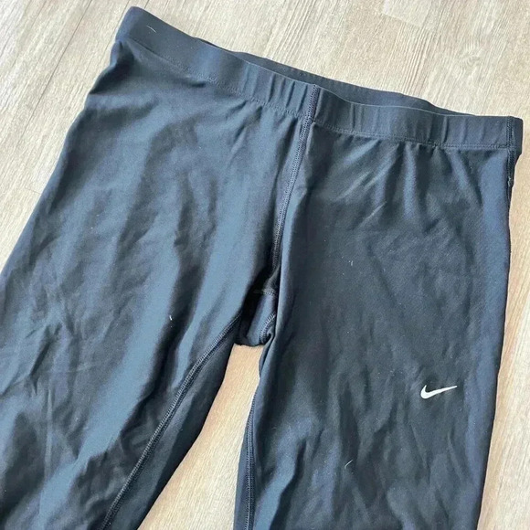 Womens Nike Dri-Fit Black Capri Leggings - L - Picture 2 of 7